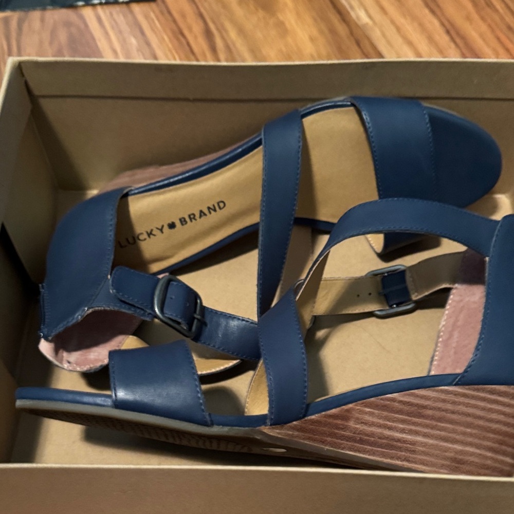 Lucky Brand Women's Navy Sandals